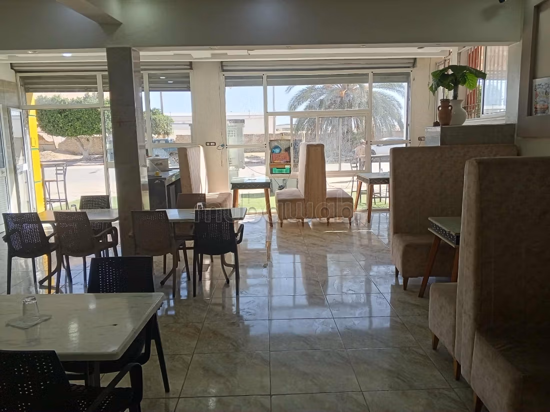 Offices & shops to rent in Sakiet Eddaier. Dimension 250 m². Equipped kitchen