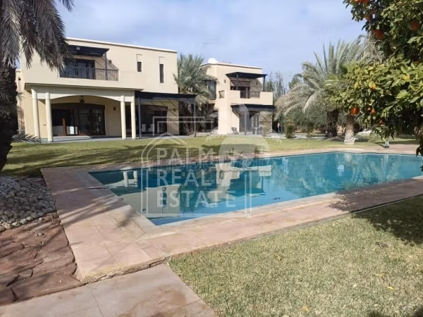 Se vende villa de lujo en Ennakhil Palmeraie. 4 hermosas habitaciones. Propiedad con piscina