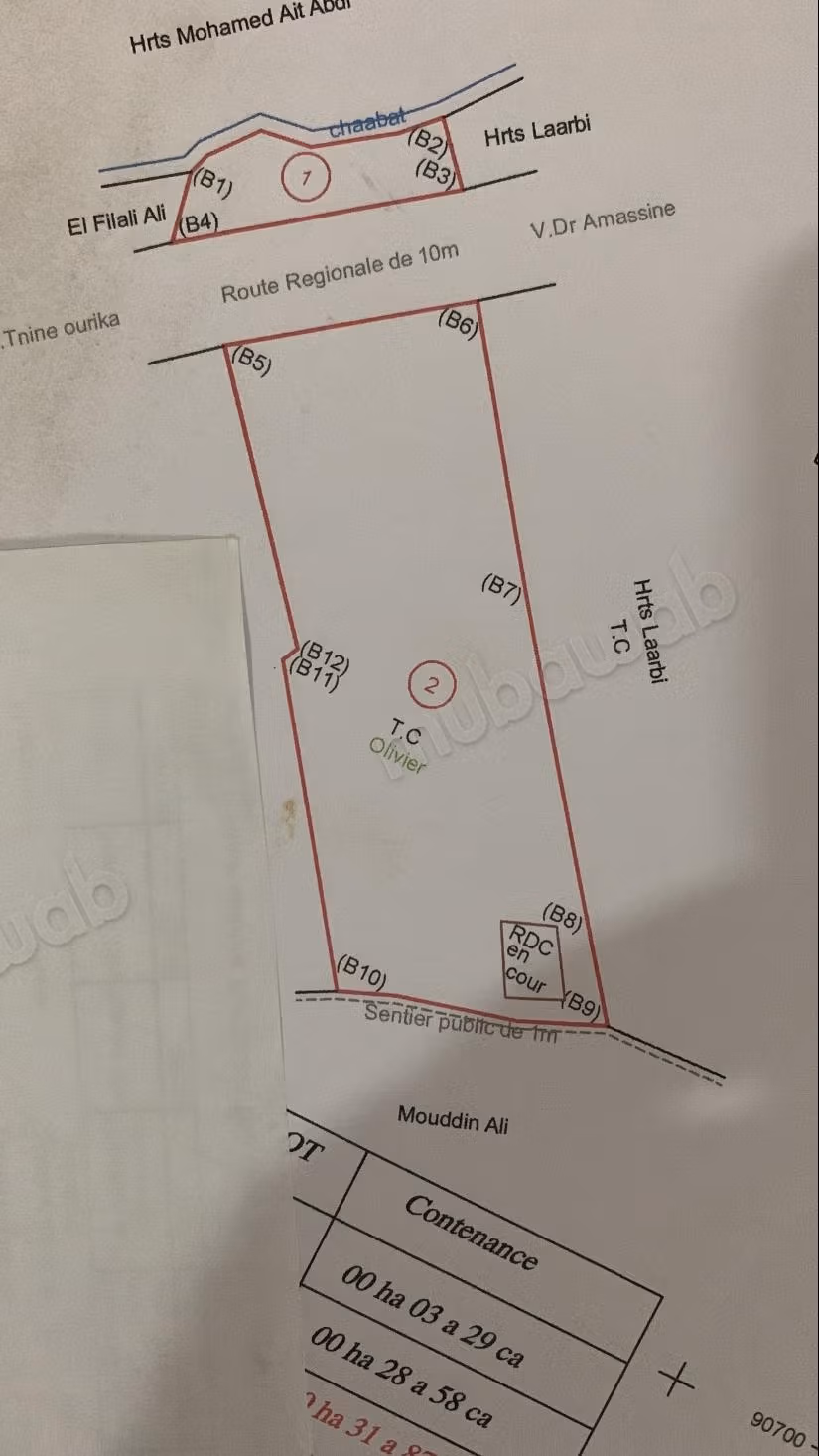 In de verkoop: boerderijen. Oppervlakte 240 m². Garage