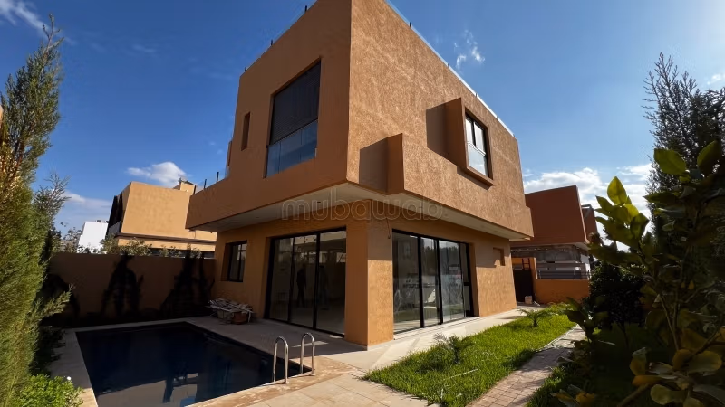 Casa de alto standing en venta en Route de Tahanaout. 4 bonitas habitaciones. Terraza y jardin