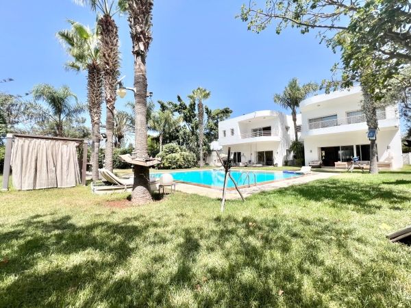 Villa de alto standing en venta en Californie. Pequeña superficie 2000 m². Conserje disponible, piscina grande