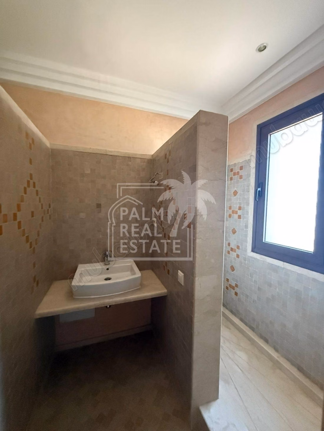 Villa's en luxe woningen te koop in Route de l'Ourika. 4 Ruimtes. Met zwembad en airconditioning