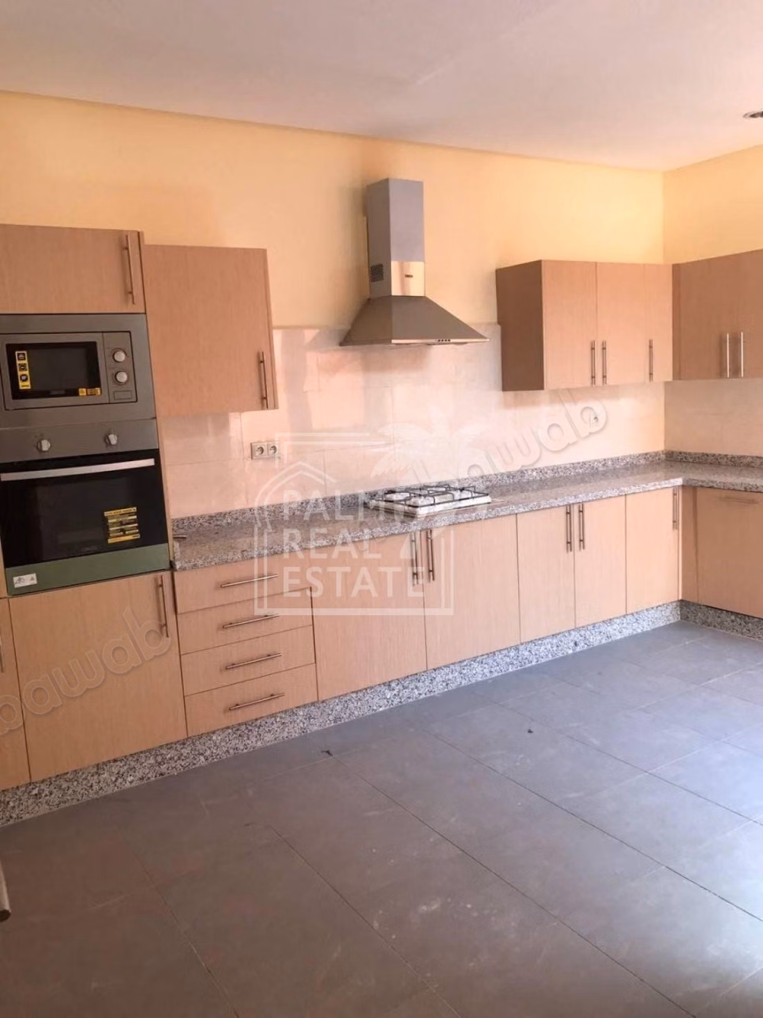 Villa's en luxe woningen te koop in Route de l'Ourika. 4 Ruimtes. Met zwembad en airconditioning