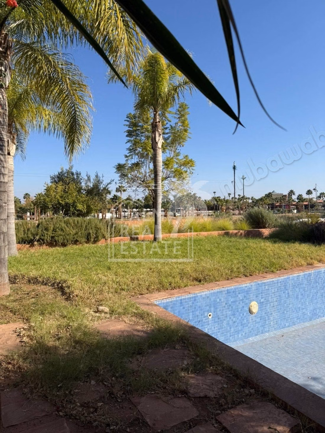 Villa's en luxe woningen te koop in Route de l'Ourika. 4 Ruimtes. Met zwembad en airconditioning