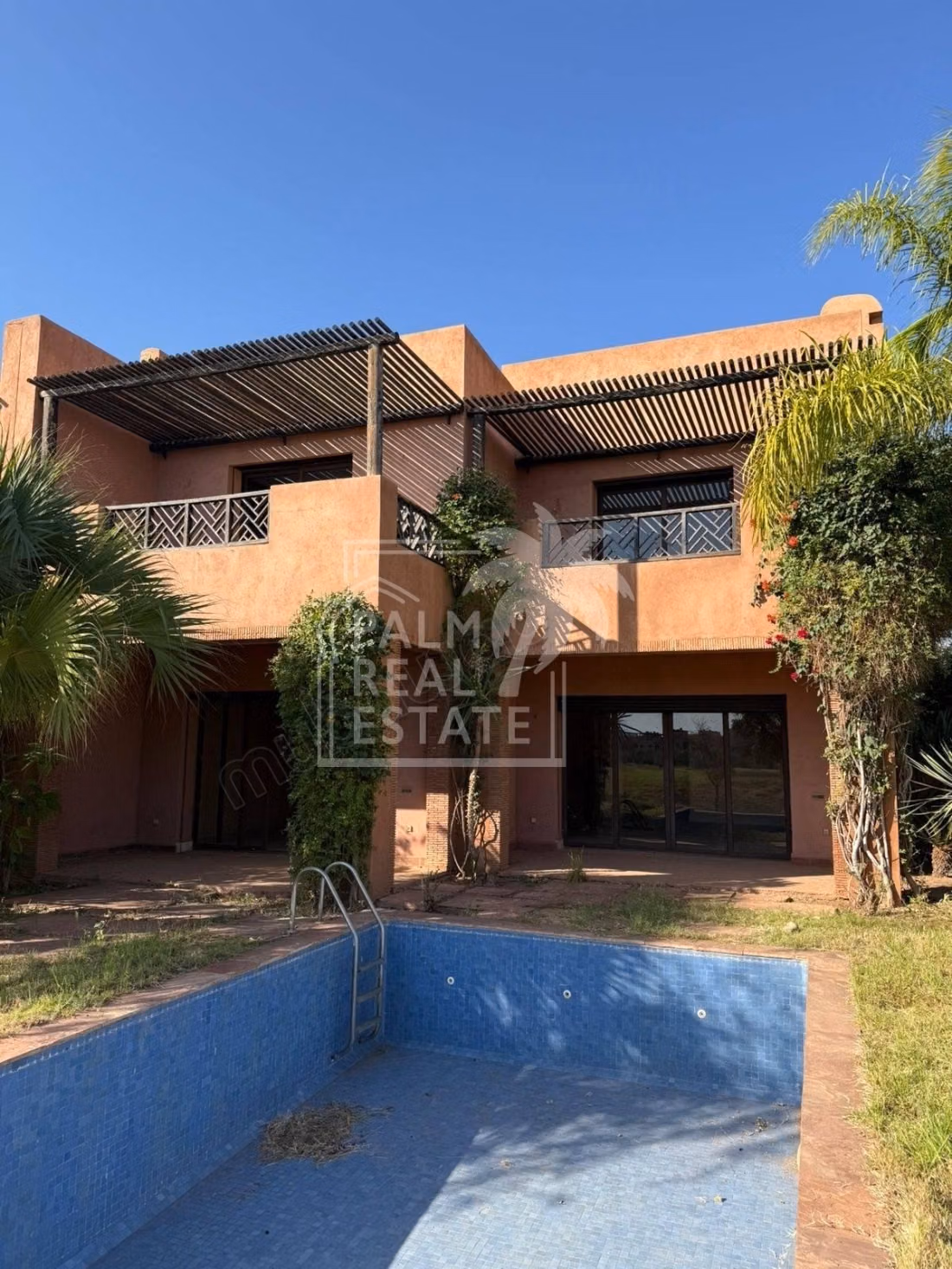 Villa's en luxe woningen te koop in Route de l'Ourika. 4 Ruimtes. Met zwembad en airconditioning