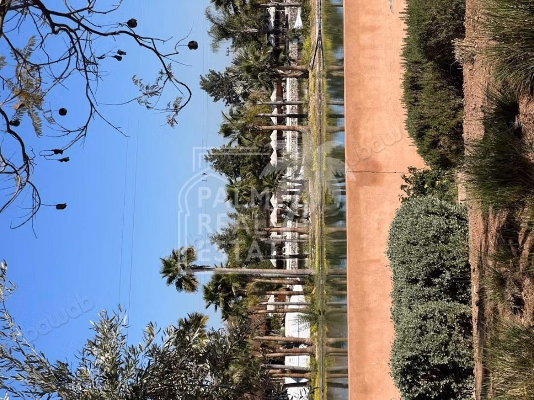 Villa's en luxe woningen te koop in Route de l'Ourika. 4 Ruimtes. Met zwembad en airconditioning