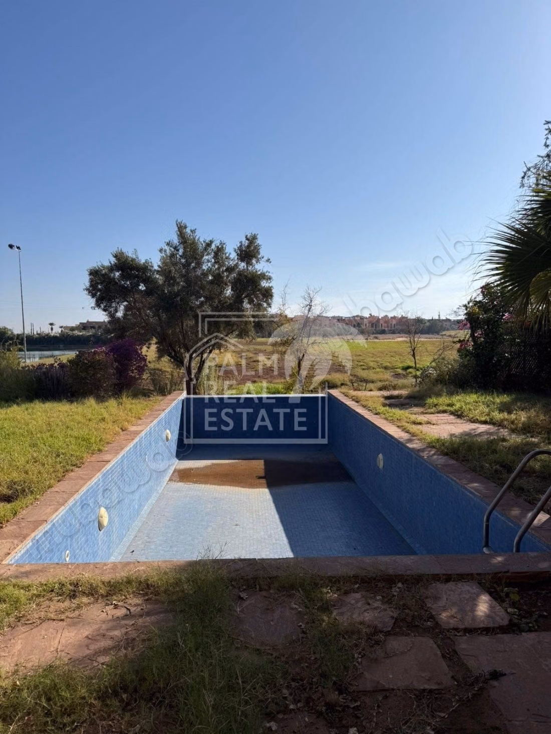 Villa's en luxe woningen te koop in Route de l'Ourika. 4 Ruimtes. Met zwembad en airconditioning