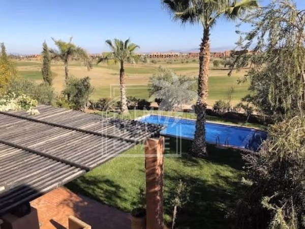 Villa's en luxe woningen te koop in Route de l'Ourika. 4 Ruimtes. Met zwembad en airconditioning