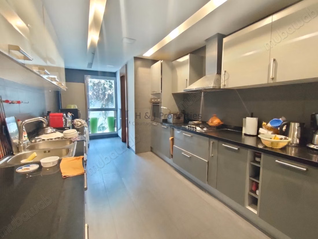 T4 de 200 m² – 3 chambres ch. Perso – terrasse
