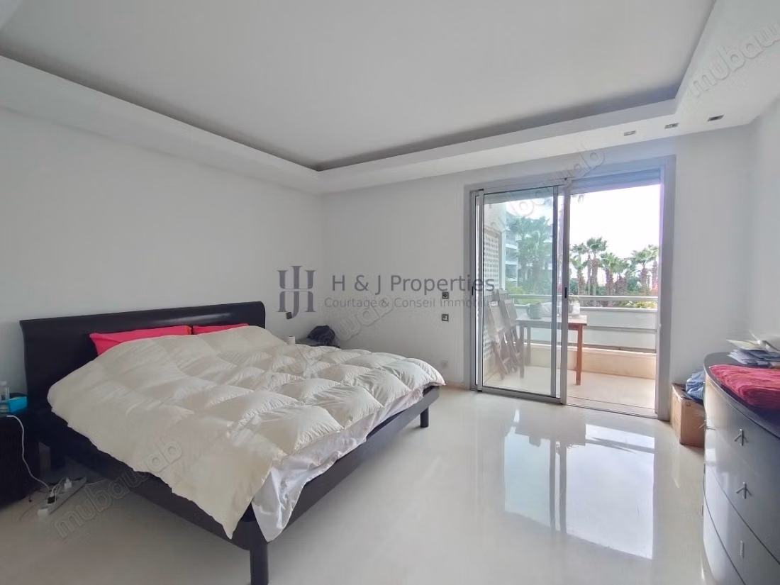 T4 de 200 m² – 3 chambres ch. Perso – terrasse