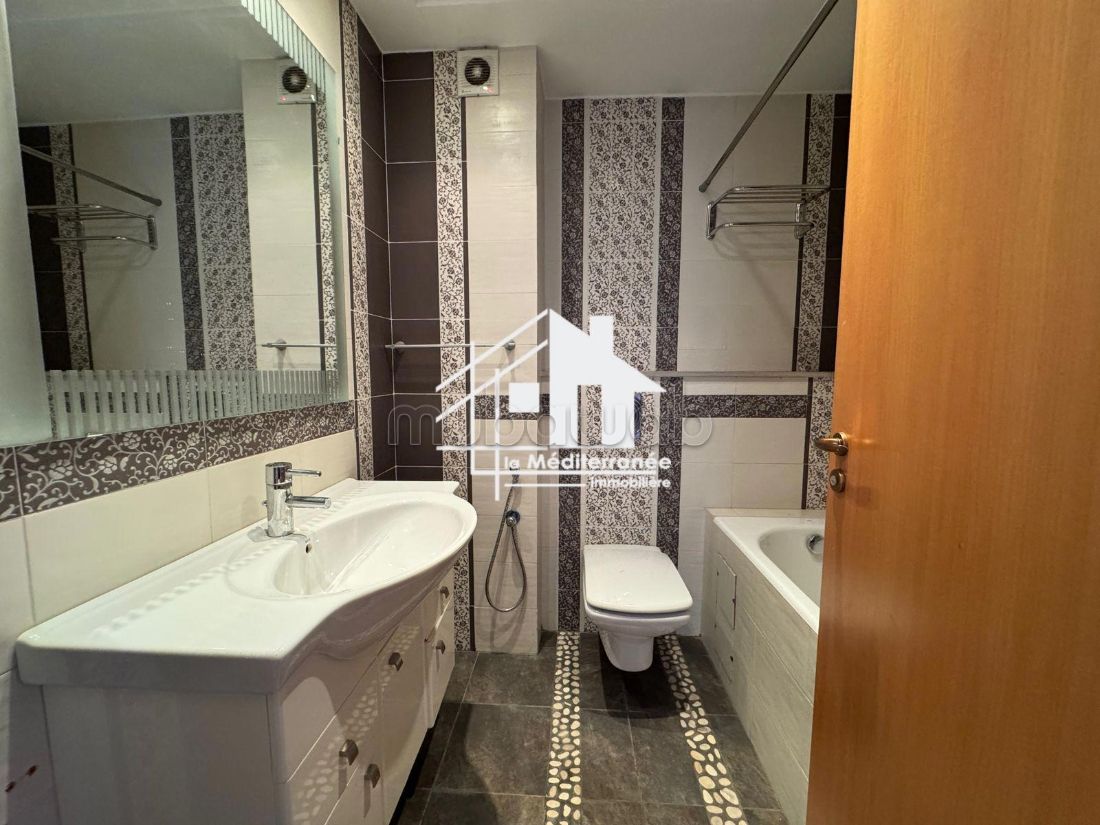 Appartement S2 Usage bureautique au Lac 2