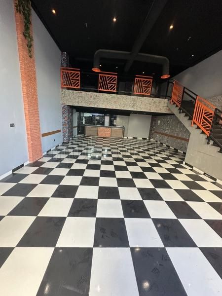 Splendide magasin commercial à louer à Val fleuri