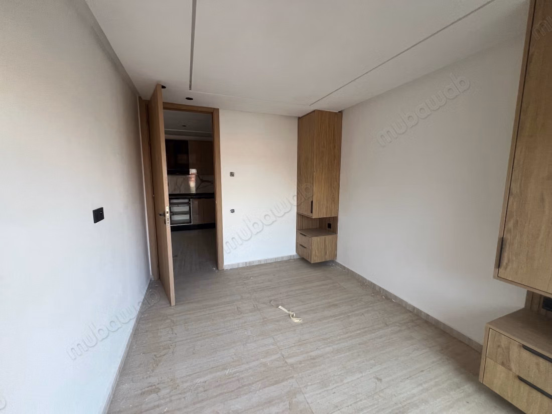 High quality house for sale in Route de Tahanaout. 5 large rooms. Gardeners, Large terrace