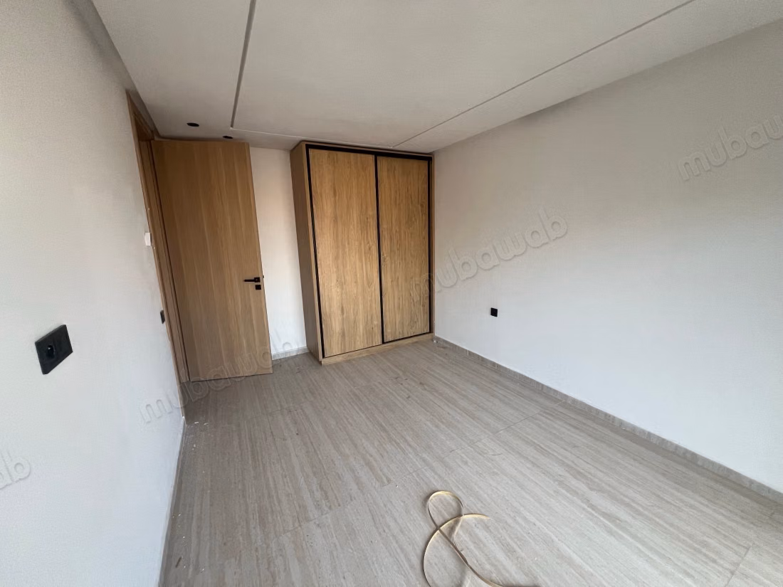 High quality house for sale in Route de Tahanaout. 5 large rooms. Gardeners, Large terrace