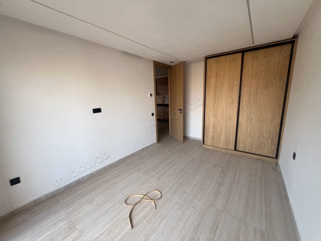 High quality house for sale in Route de Tahanaout. 5 large rooms. Gardeners, Large terrace