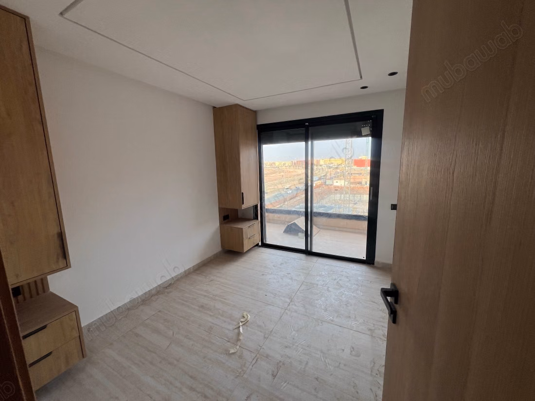 High quality house for sale in Route de Tahanaout. 5 large rooms. Gardeners, Large terrace