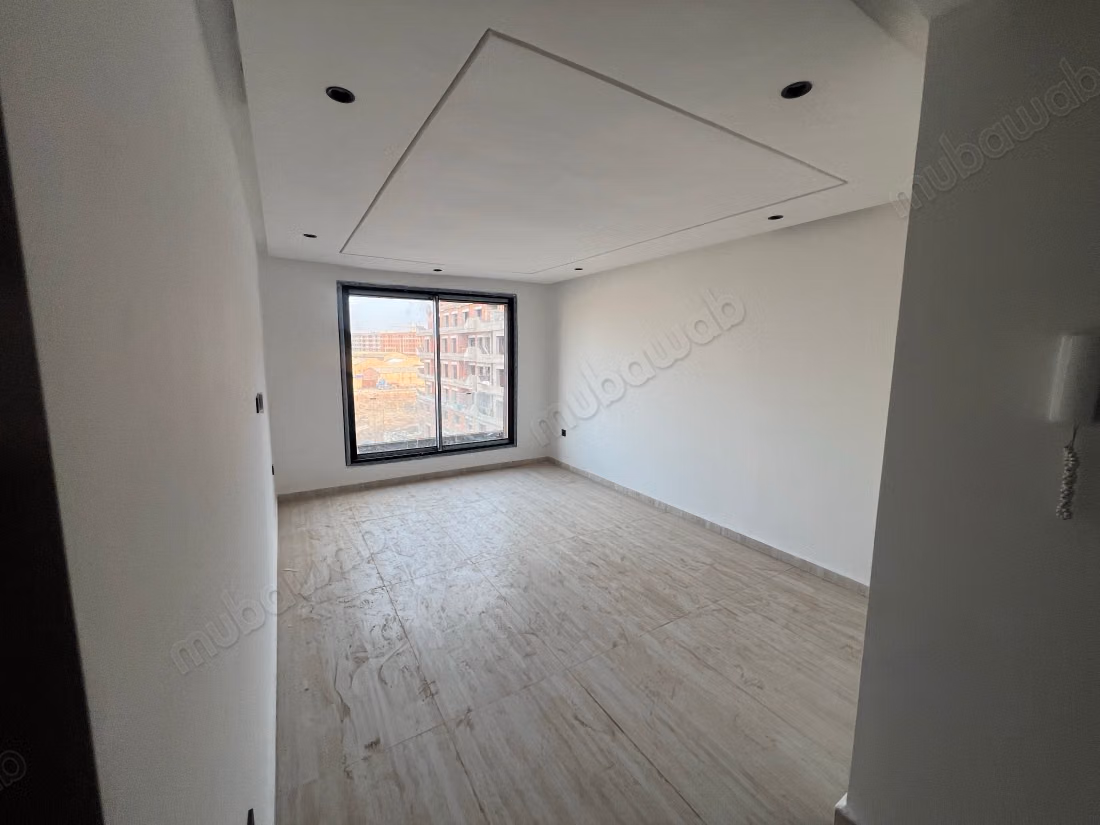 High quality house for sale in Route de Tahanaout. 5 large rooms. Gardeners, Large terrace