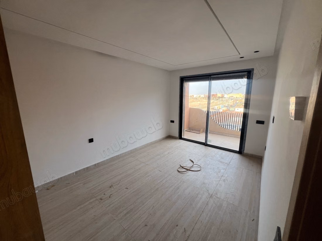 High quality house for sale in Route de Tahanaout. 5 large rooms. Gardeners, Large terrace