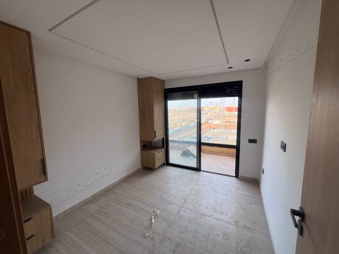 High quality house for sale in Route de Tahanaout. 5 large rooms. Gardeners, Large terrace