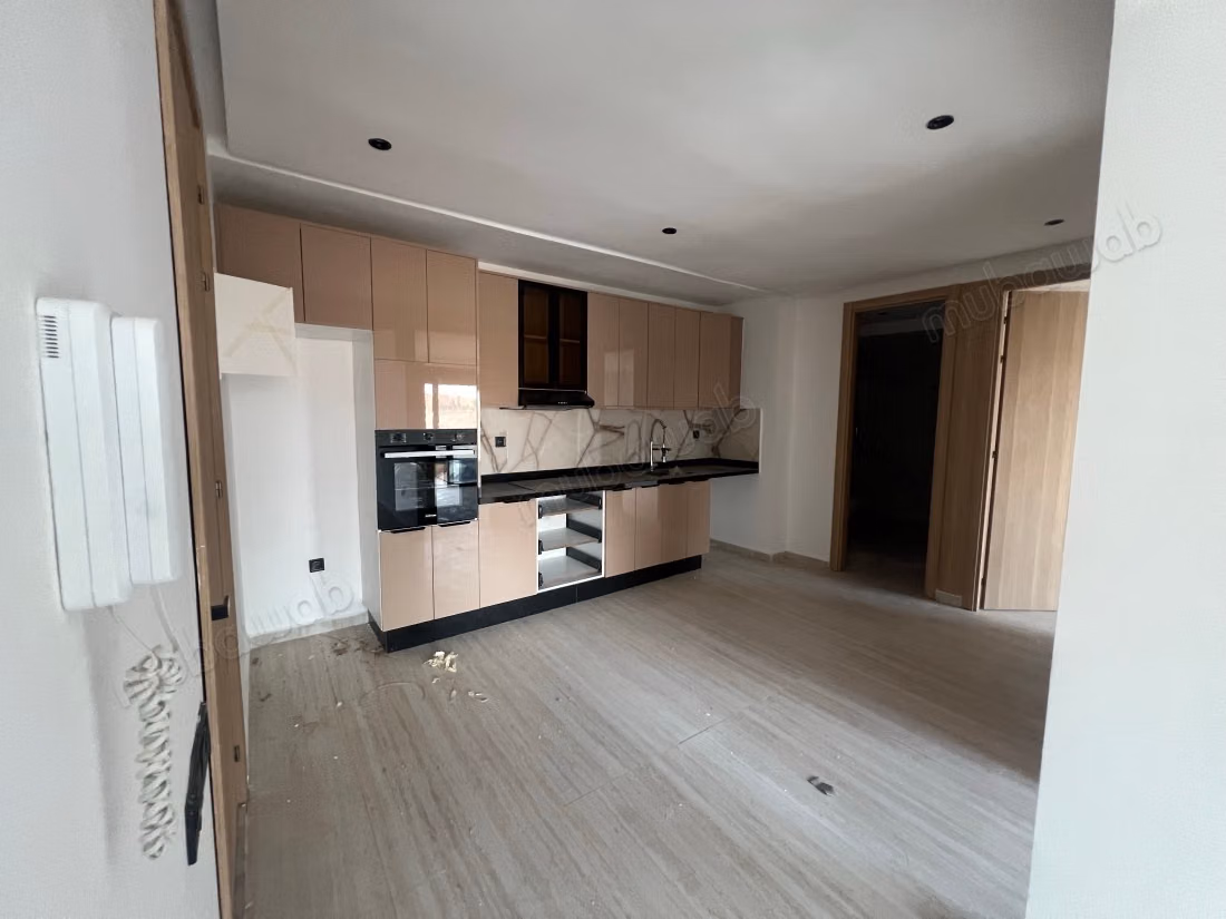 High quality house for sale in Route de Tahanaout. 5 large rooms. Gardeners, Large terrace