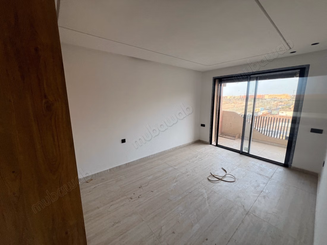 High quality house for sale in Route de Tahanaout. 5 large rooms. Gardeners, Large terrace