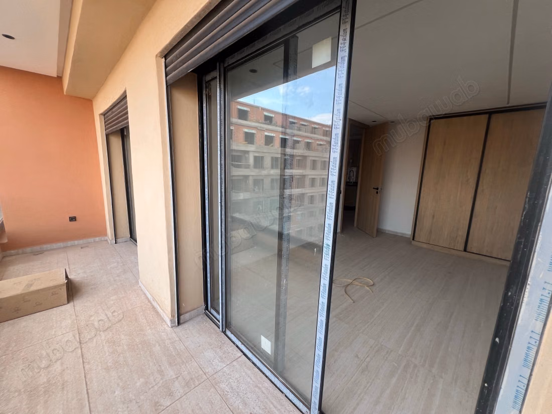 High quality house for sale in Route de Tahanaout. 5 large rooms. Gardeners, Large terrace