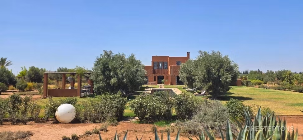 Luxury home for sale in Route Amizmiz. Total area 450 m². New furniture