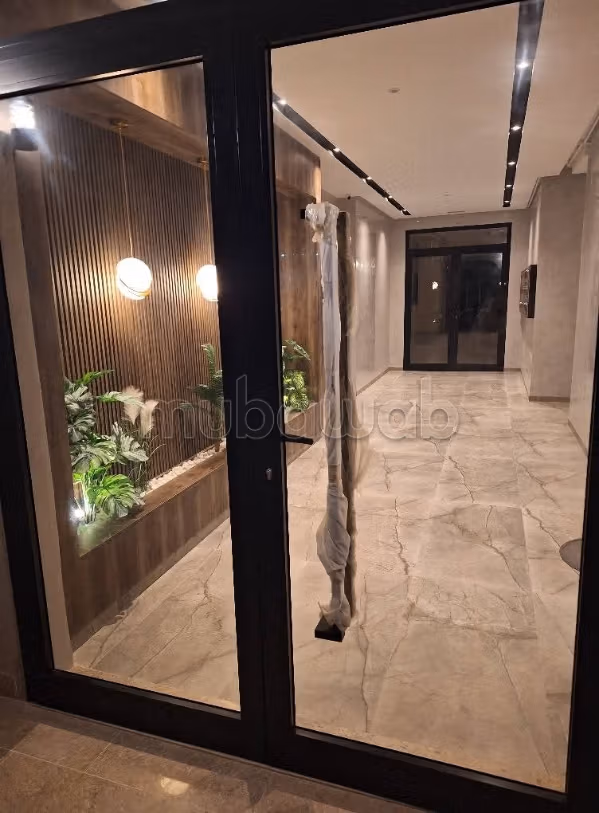 Vendita di un bell'appartamento a Cité Ennasr 2. Superficie 170 m². Doppi vetri, porta blindata