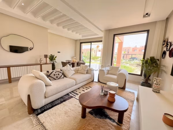 In de verhuur: villa's en luxe woningen in Ennakhil Palmeraie. 3 Slaapkamers. Parkeerplaats en tuin