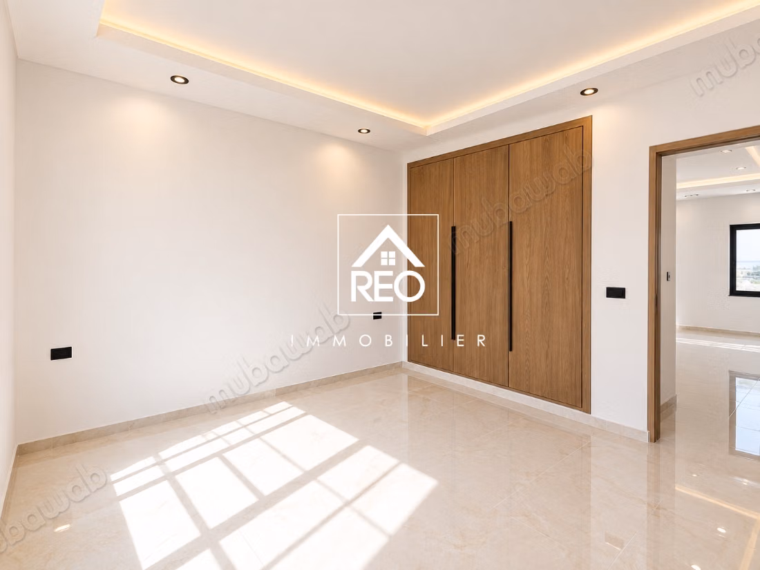 Beautiful apartment for sale in Aouina. 2 large living areas. Caretaker service available, Property with swimming pool