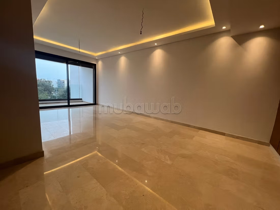 Très bel appartement 2 chambres vide a CFC