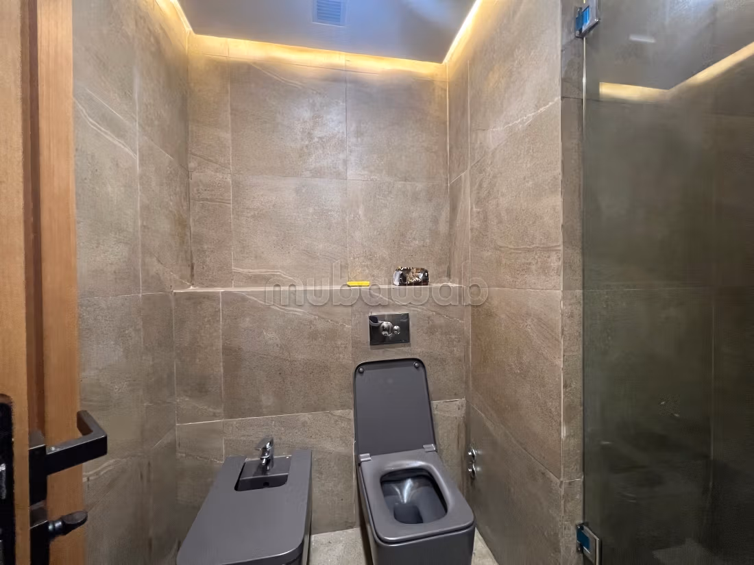 Très bel appartement 2 chambres vide a CFC — 4