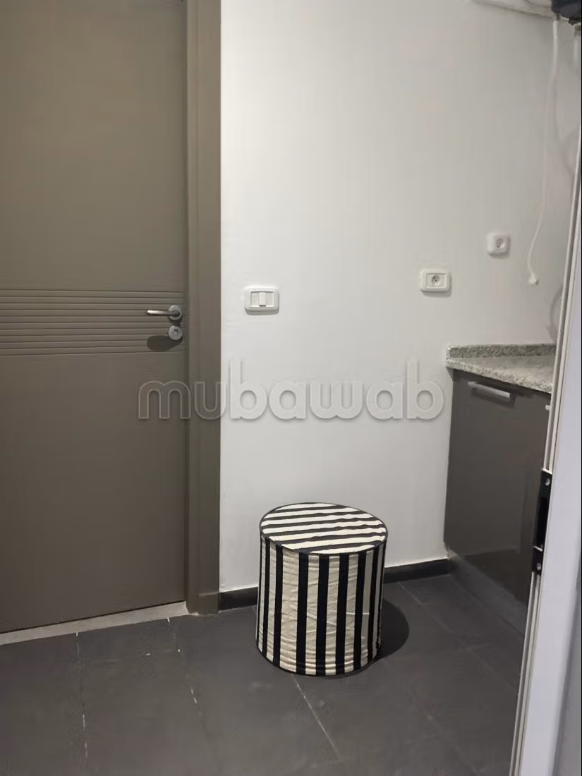 Offices for rent in Sidi Daoued. Large area 270 m². Closed residence