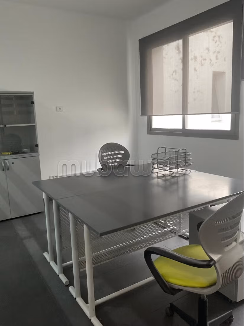 Offices for rent in Sidi Daoued. Large area 270 m². Closed residence