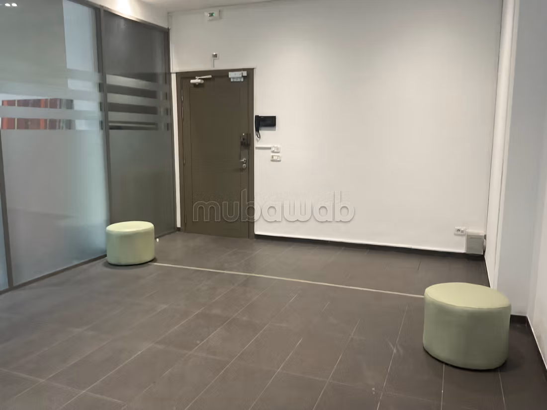Offices for rent in Sidi Daoued. Large area 270 m². Closed residence