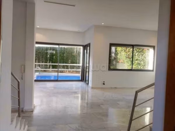 Fabulous house for sale. 4 rooms. Traditional living room, Secured residence