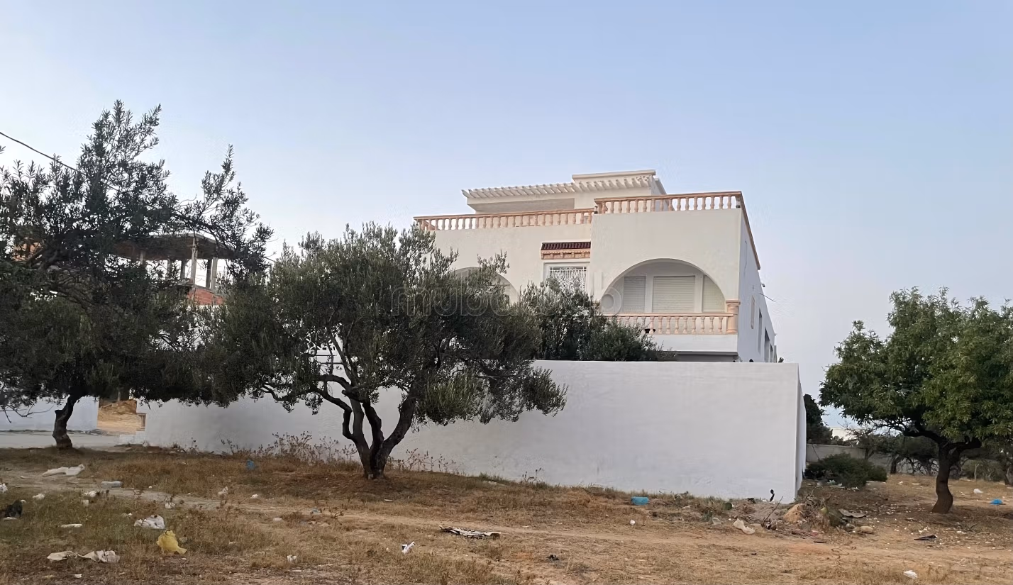 Vente villa de luxe à Hammamet Nord. 4 belles chambres. Meublé