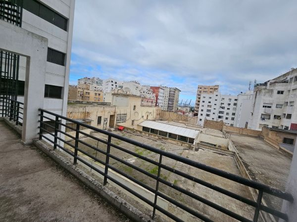 Nu te huur: kantoorruimte in Centre Ville. Oppervlakte 77 m². Beveiligingssysteem aanwezig