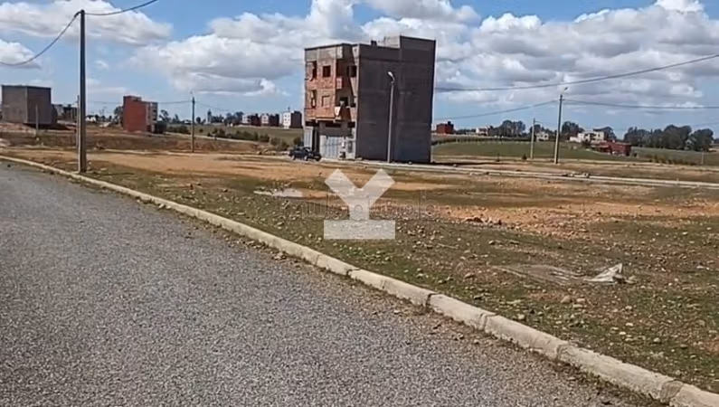 Te koop: land. Totale oppervlakte 102 m²
