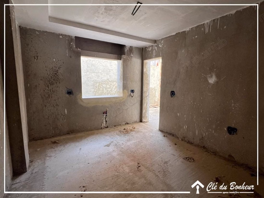 Deux appartements inachevés à chotrana 1