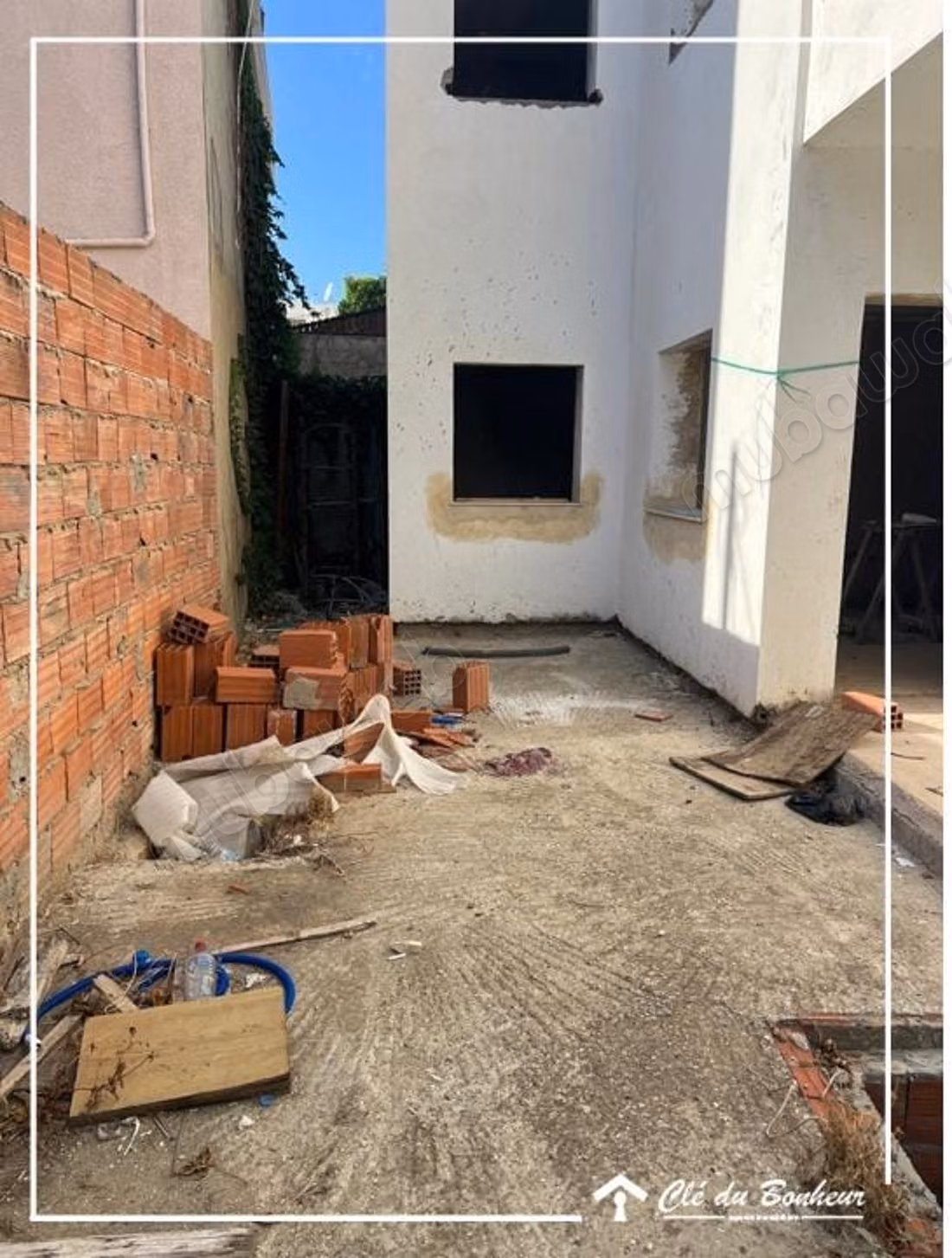 Deux appartements inachevés à chotrana 1