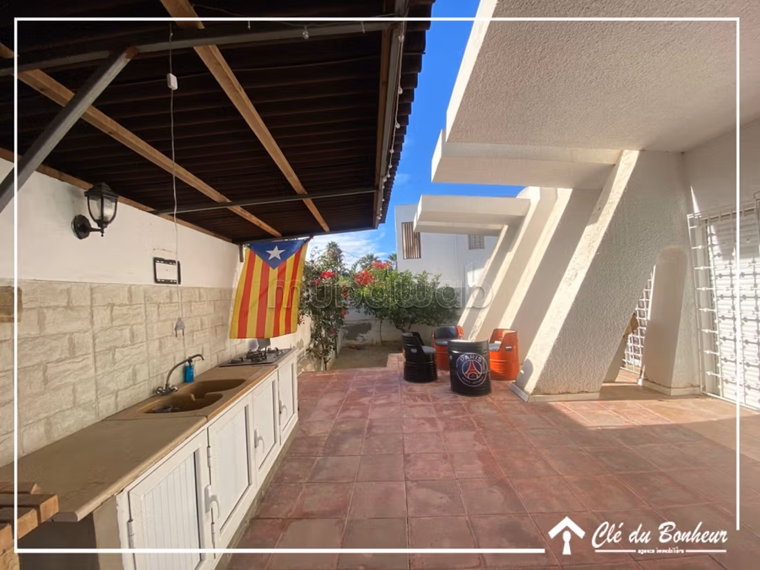 Superbe Villa avec piscine à La Soukra