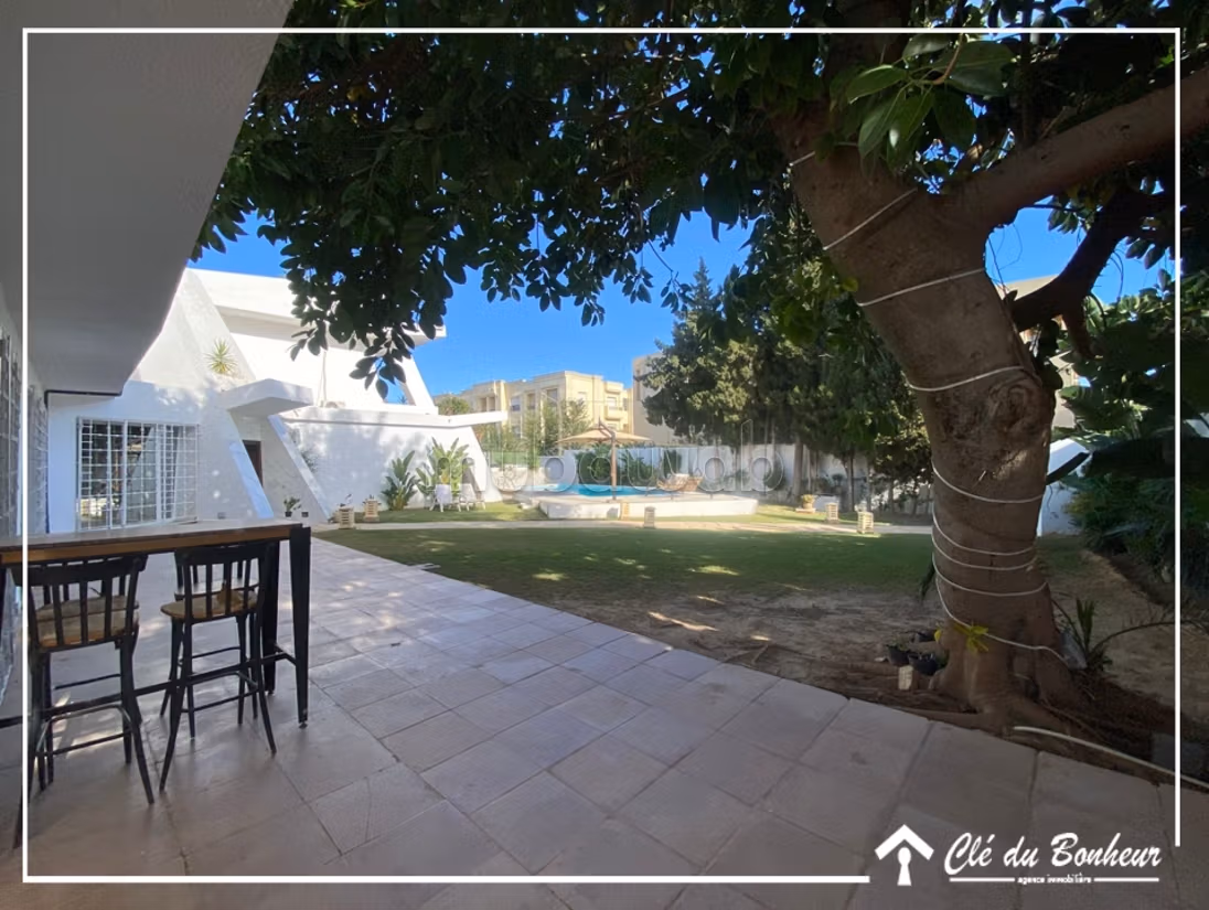 Superbe Villa avec piscine à La Soukra