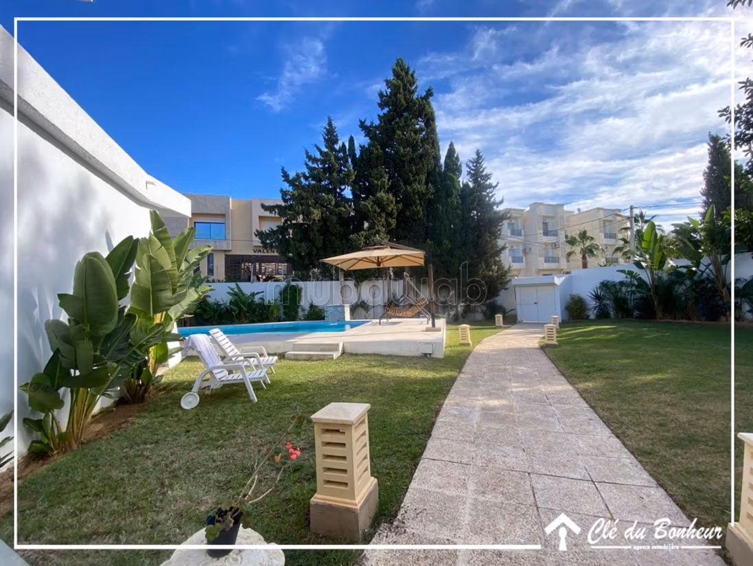 Superbe Villa avec piscine à La Soukra