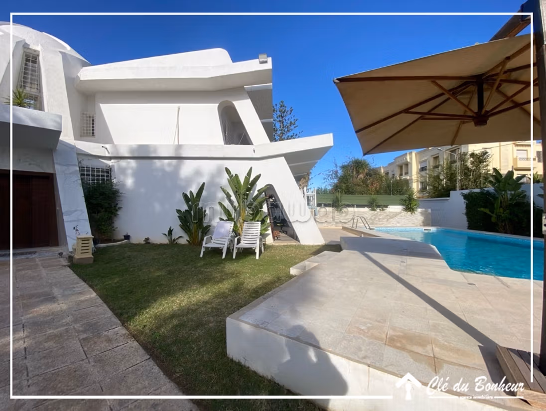Superbe Villa avec piscine à La Soukra