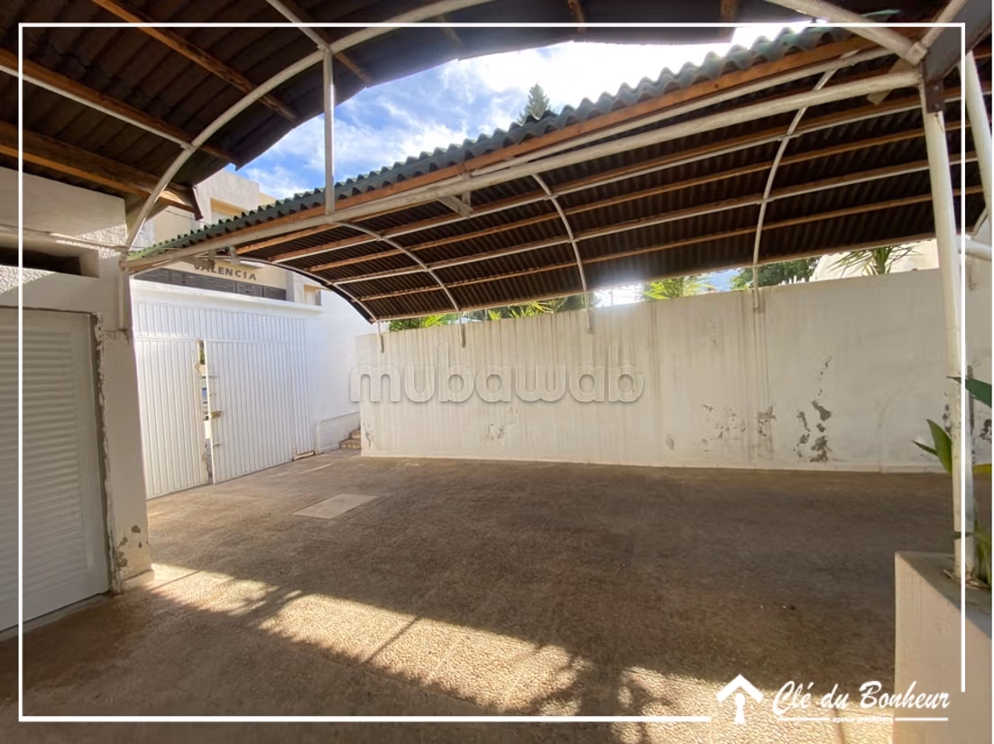 Superbe Villa avec piscine à La Soukra