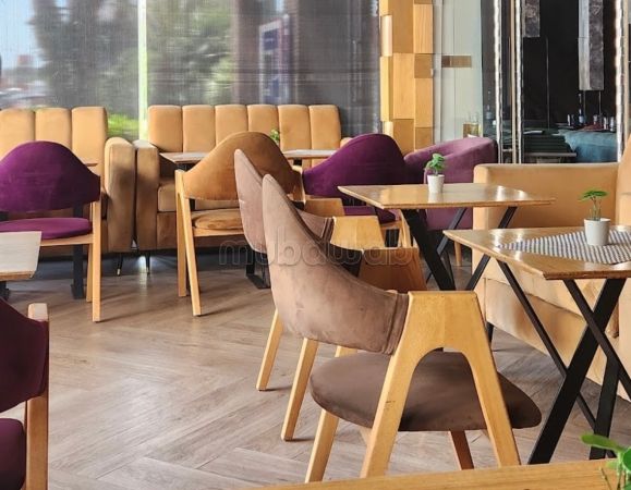 Oficinas y locales comerciales en venta en Founti. Pequeña superficie 300 m². Sistema de aire condicionado