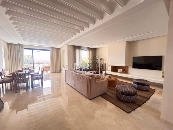 Huren: villa's en luxe woningen in Ennakhil Palmeraie. 3 Ruimtes. Dubbel glas, verstevigde deur