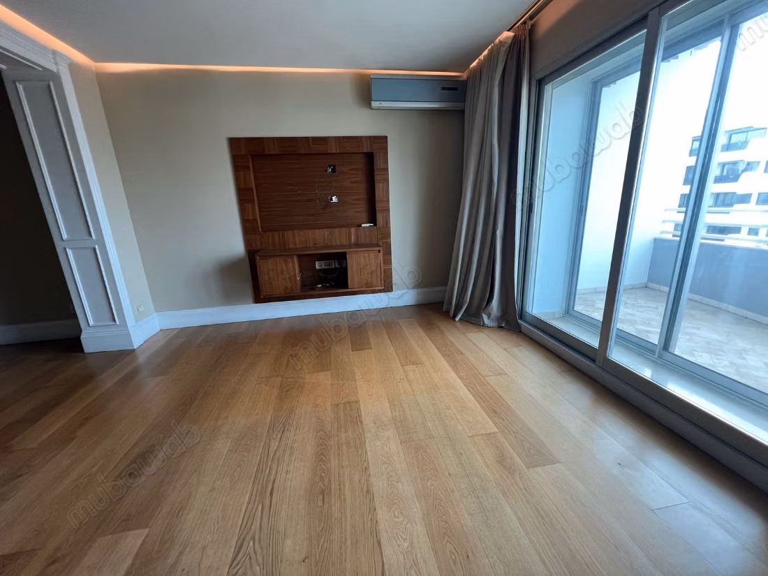 Alquila este piso en Racine Extension. 5 habitaciones grandes. Amueblado