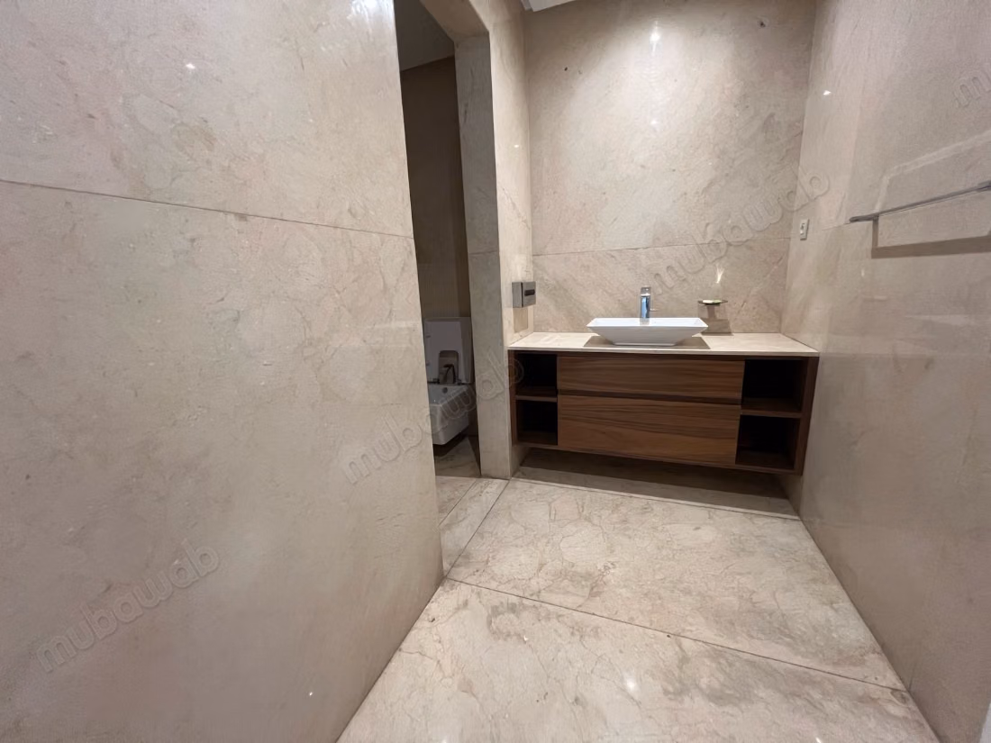 Alquila este piso en Racine Extension. 5 habitaciones grandes. Amueblado